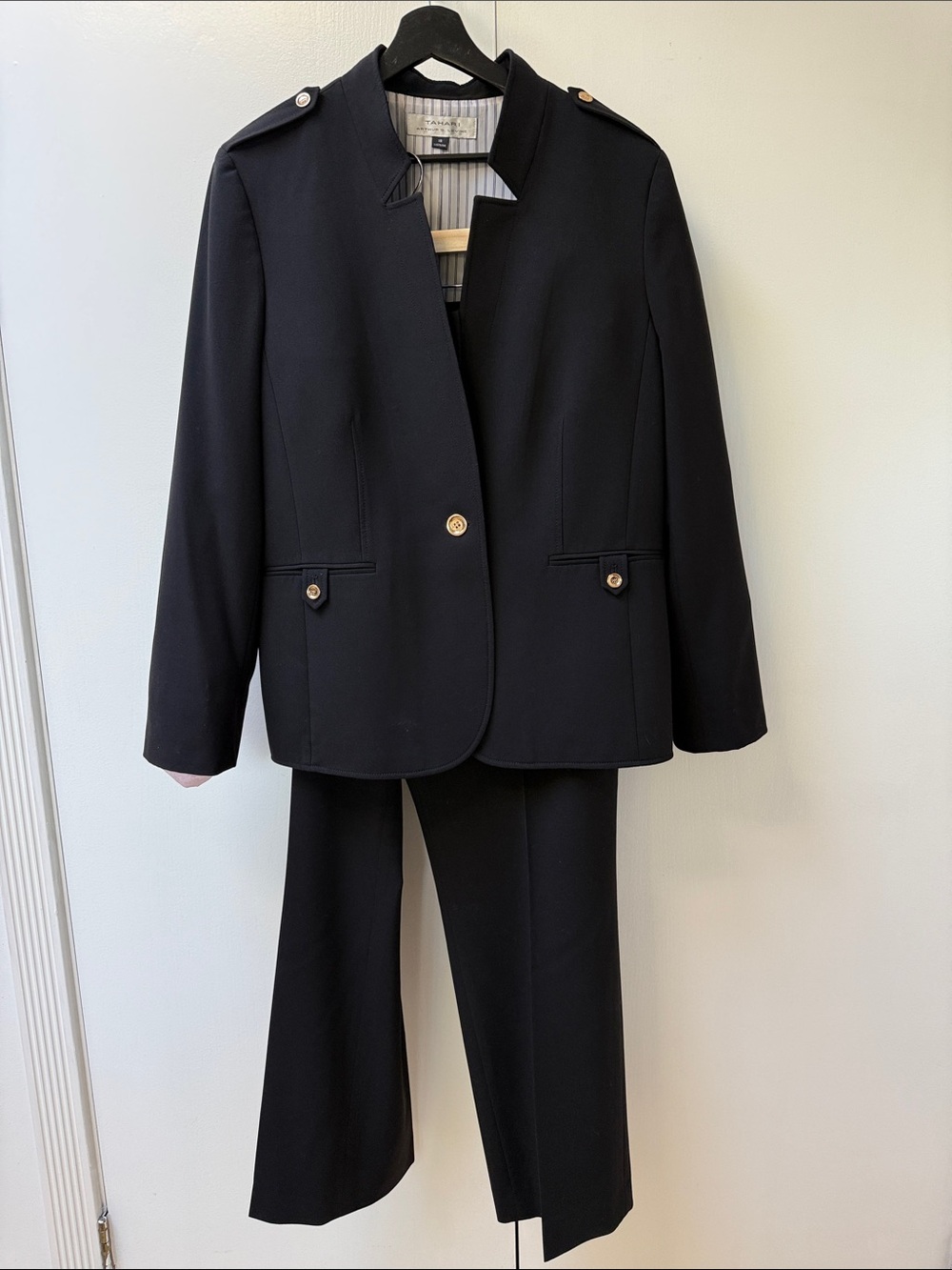 Tahari for Arthur Levine Suit XXL Black Star Collar Suit Size 18